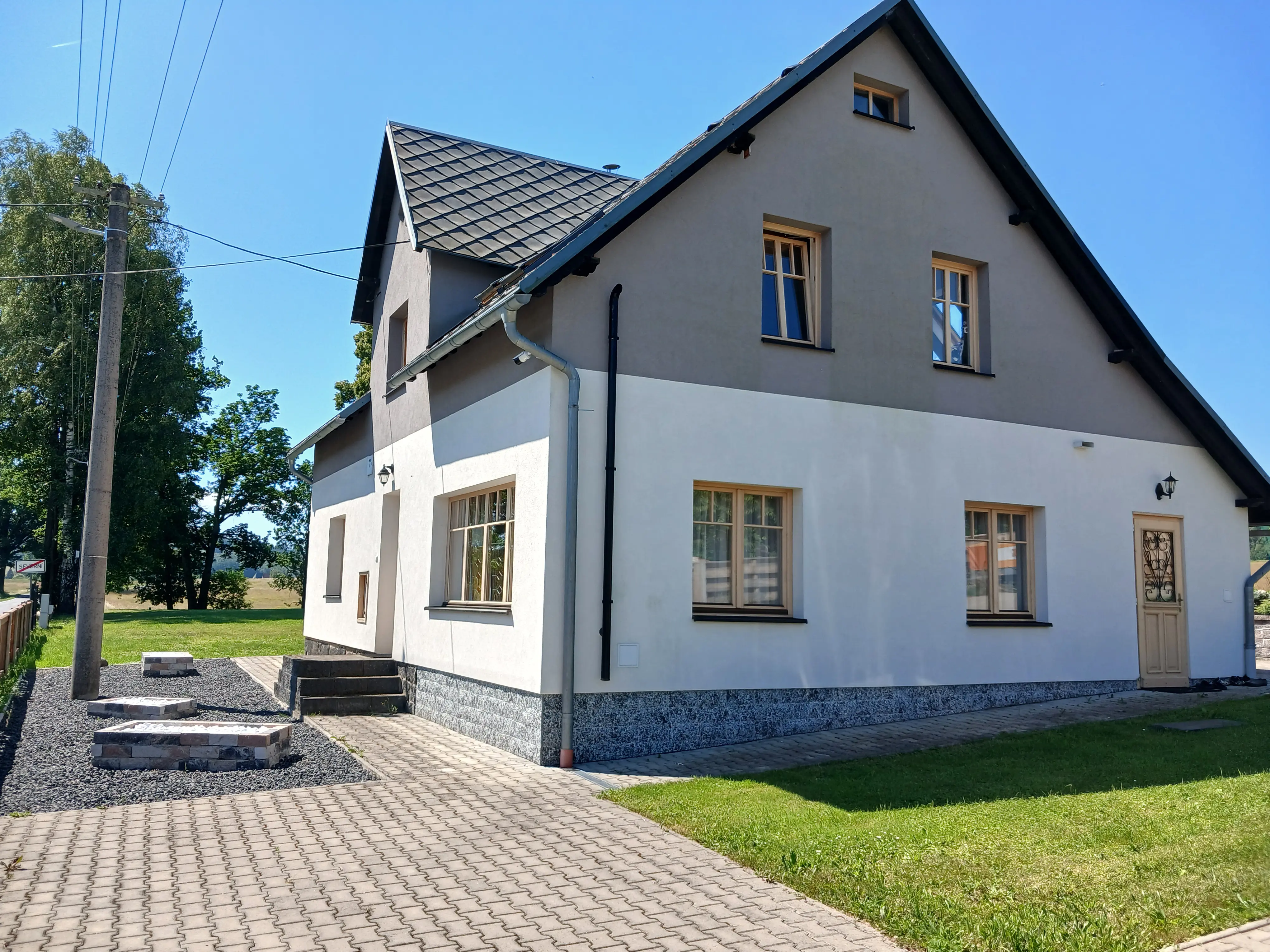 Groot huis, perceel ruim 2600m2, sauna, extra bouwperceel, nabij Boheems Paradijs.